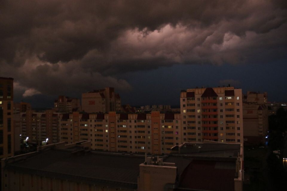    Тучи в Барнауле, дождь. Источник: Виталий Барабаш