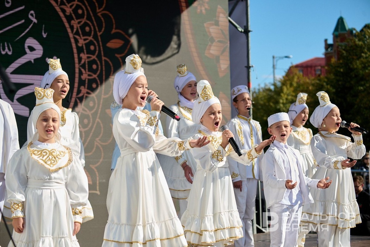    На концерте выступали артисты разных возрастов. Динар Фатыхов / realnoevremya.ru