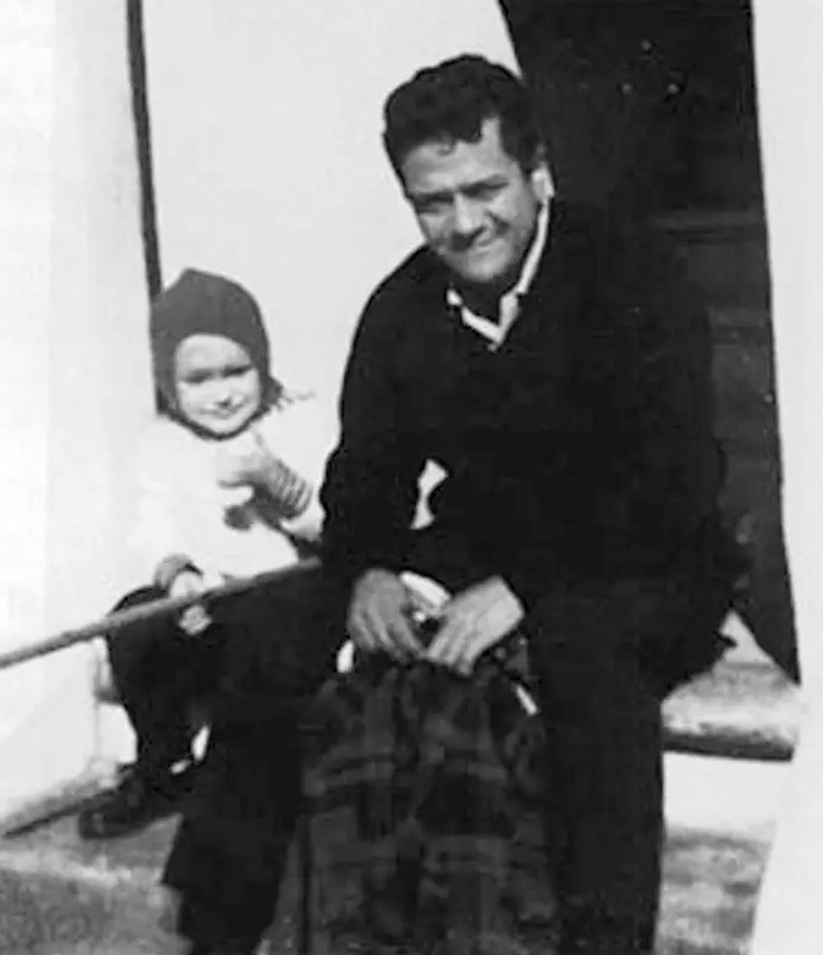 Карлос Кастанеда (настоящий) с сыном