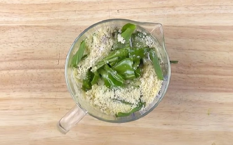 Мясной рулет с черемшой в слоёном тесте: ресторанный вкус дома