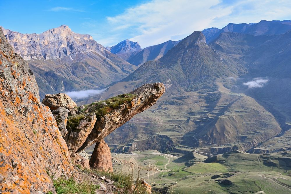 Вид с Языка Тролля на Безенгийскую стену