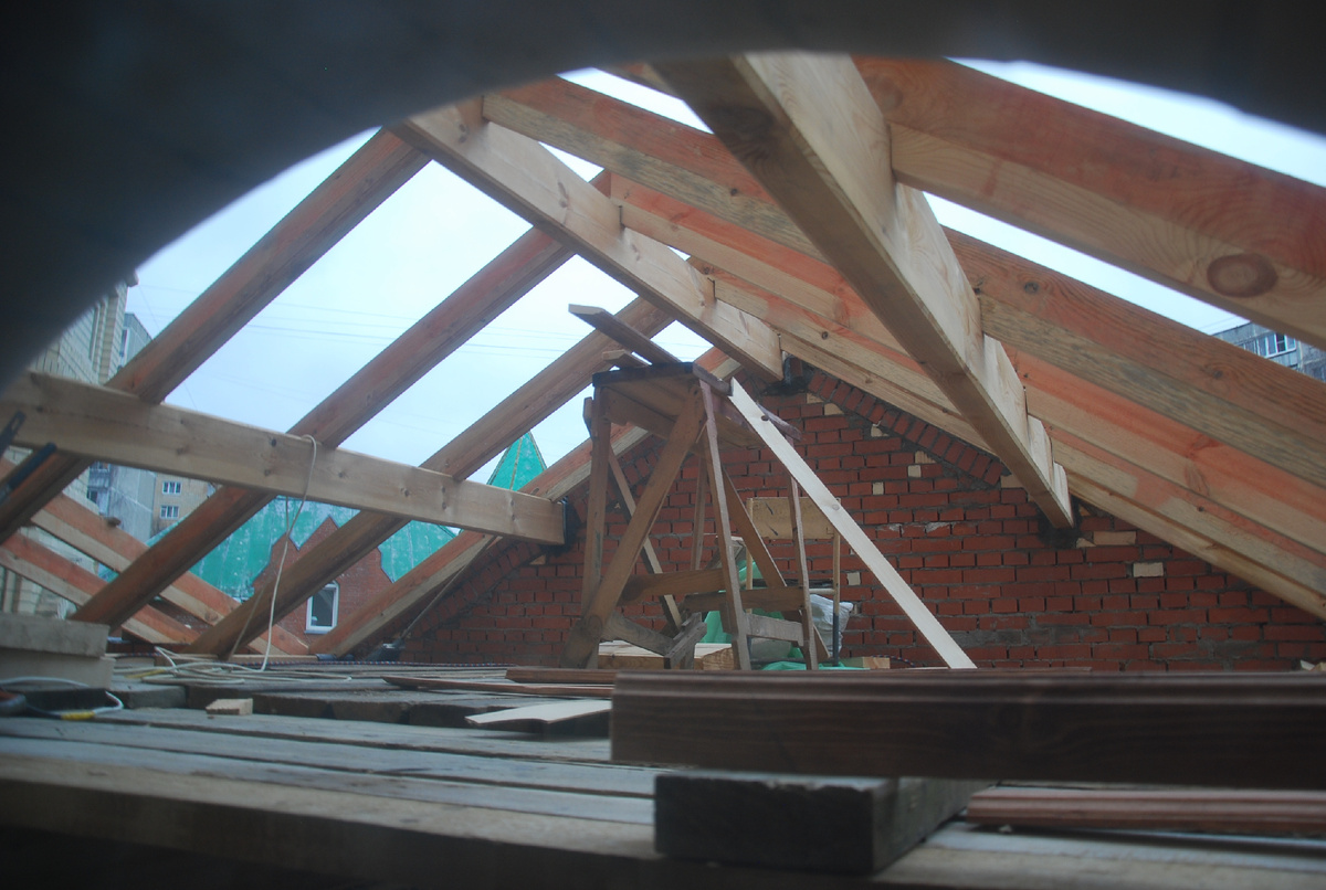 Стропила на юго-западном крыльце