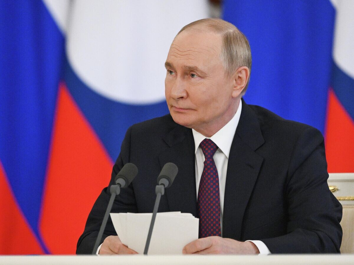    Президент РФ Владимир Путин во время выступления перед СМИ по итогам встречи в Москве с президентом Лаоса Тхонглуном Сисулитом© РИА Новости / Кристина Кормилицына