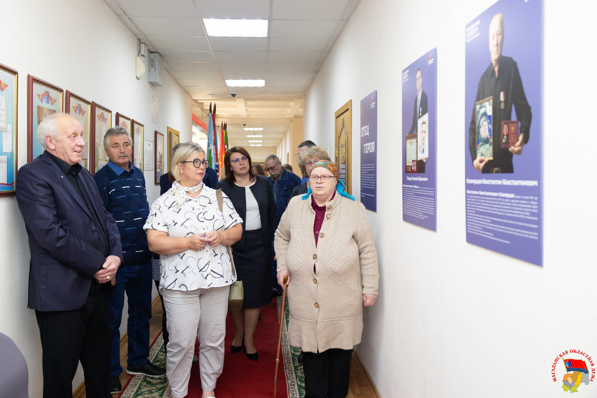   Фото: Открытие выставки «Отец героя» / Магаданская областная Дума