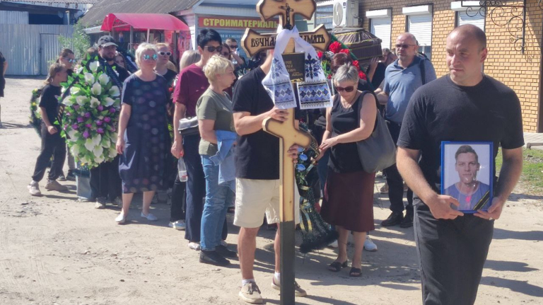 В Сельцо простились с трагически погибшим молодым брянским тренером Андреем Гуровым