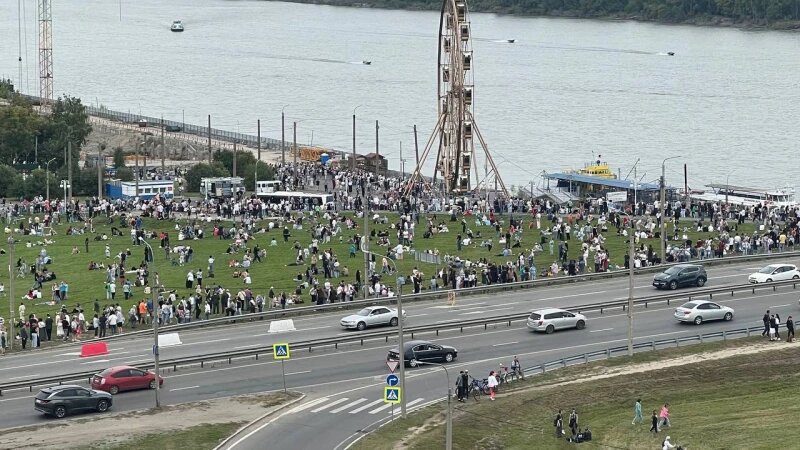     Барнаульцы отмечают День города и ожидают легендарное авиашоу «Русских витязей». Софья Комарова