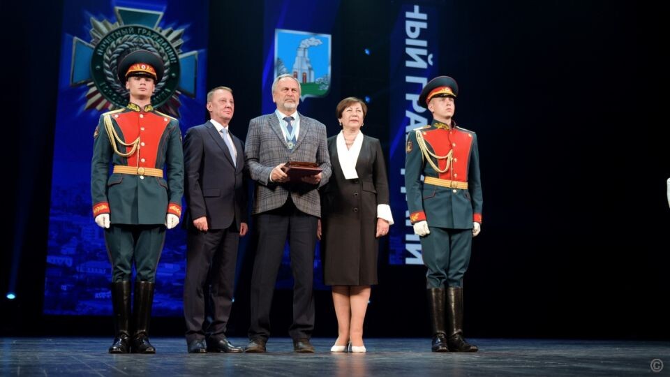    Торжественное мероприятие, посвященное юбилею краевой столицы, прошло в Театре Драмы. Источник: barnaul.org