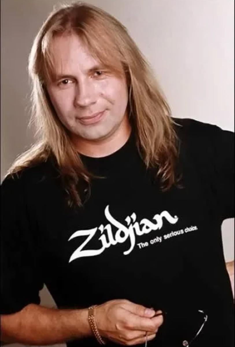 Александр Манякин