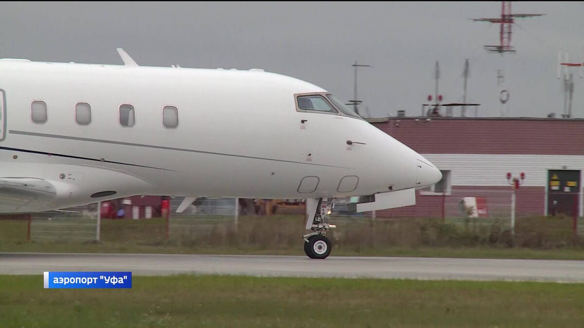   Один самолет ушел на запасной аэродром на время действия ограничений в аэропорту Уфы