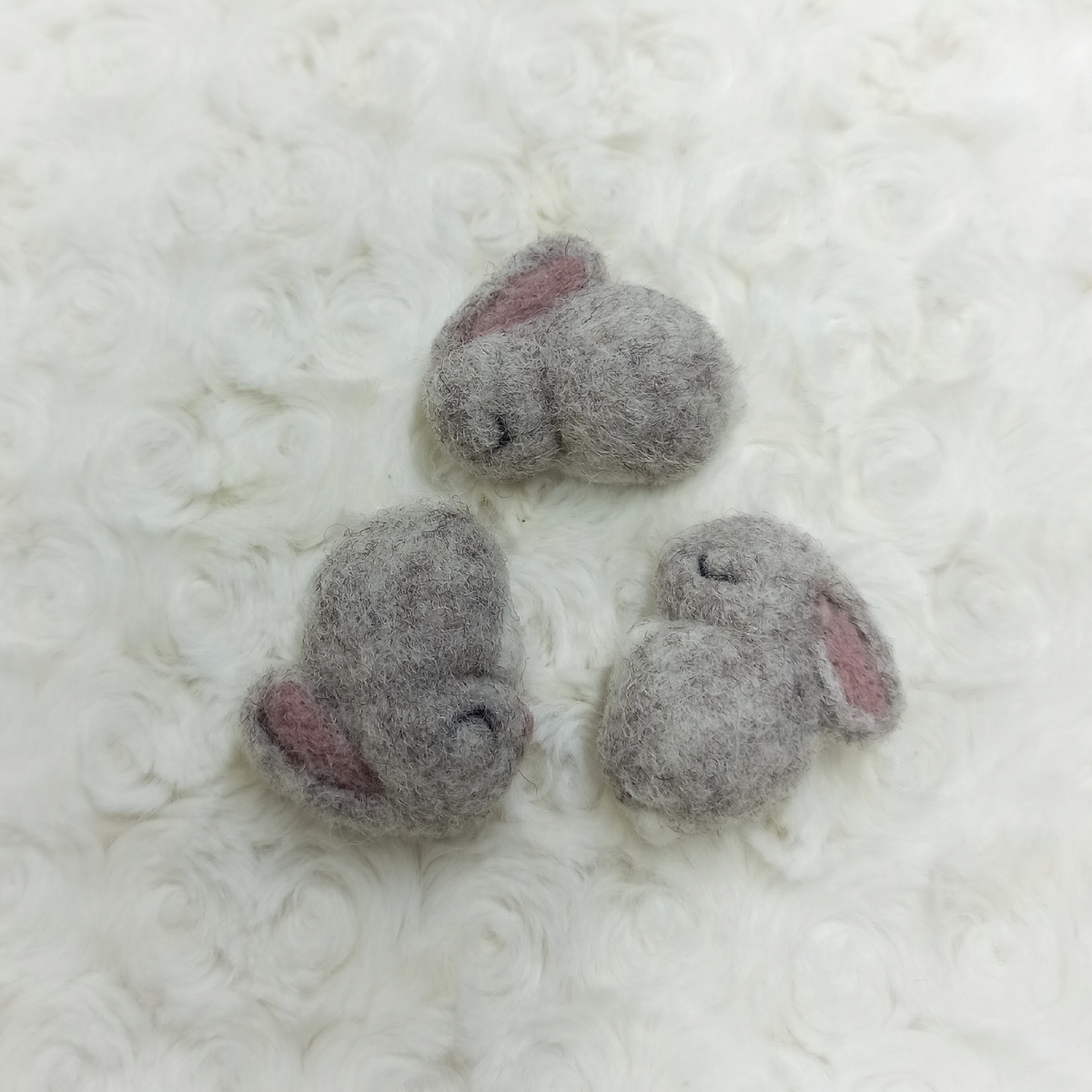 Зайчата валяные