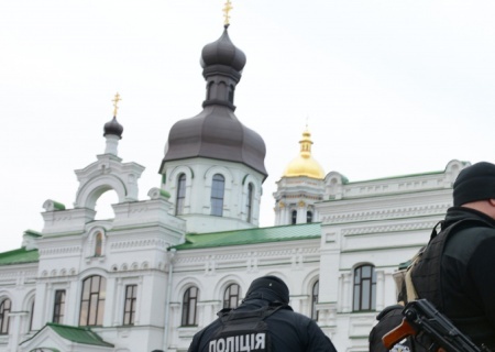   Гонения на церковь и призыв священников на войну лишь сближают УПЦ с Россией. Мнение Анатолия Степанова