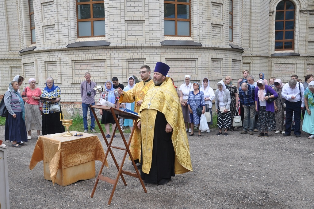 Молебен перед открытием музея