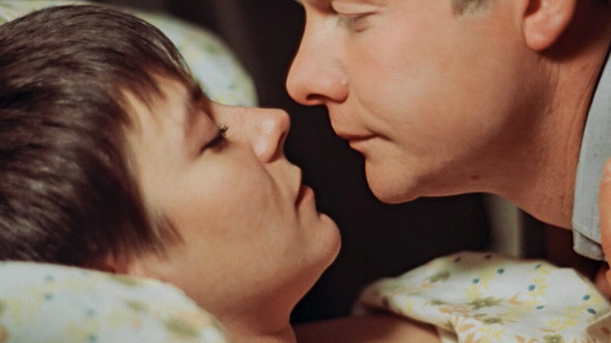 Кадр из фильма «Зимняя вишня», 1985г. 