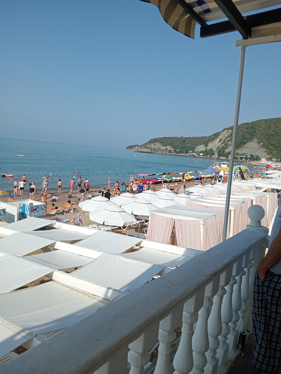 Пляж в трёх минутах от гостиницы!