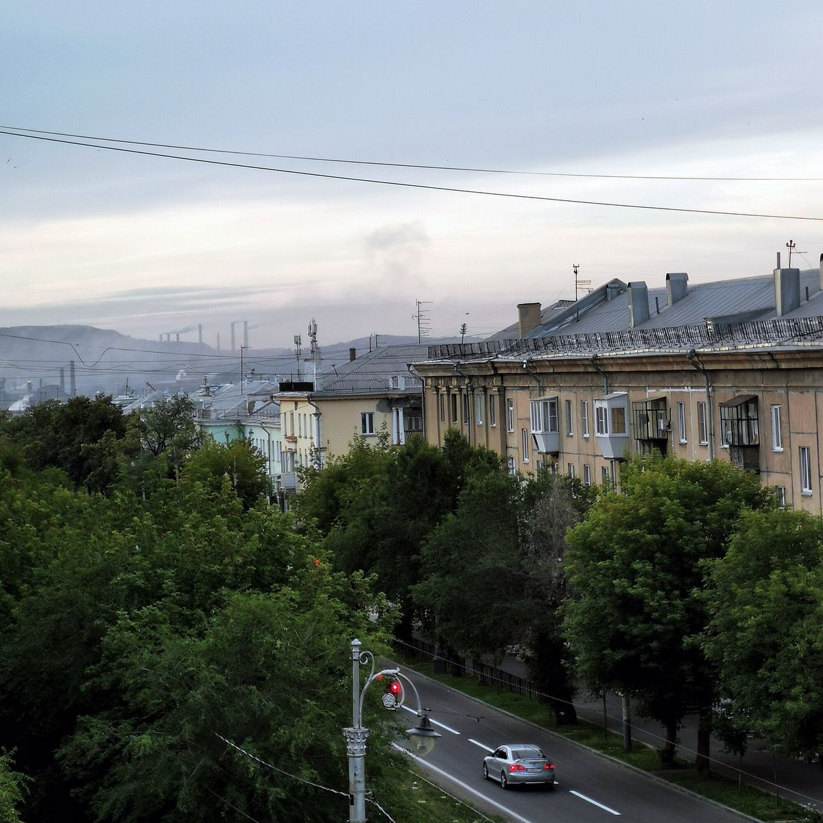 Безмятежный вид утреннего города напоминает заставку к фильму