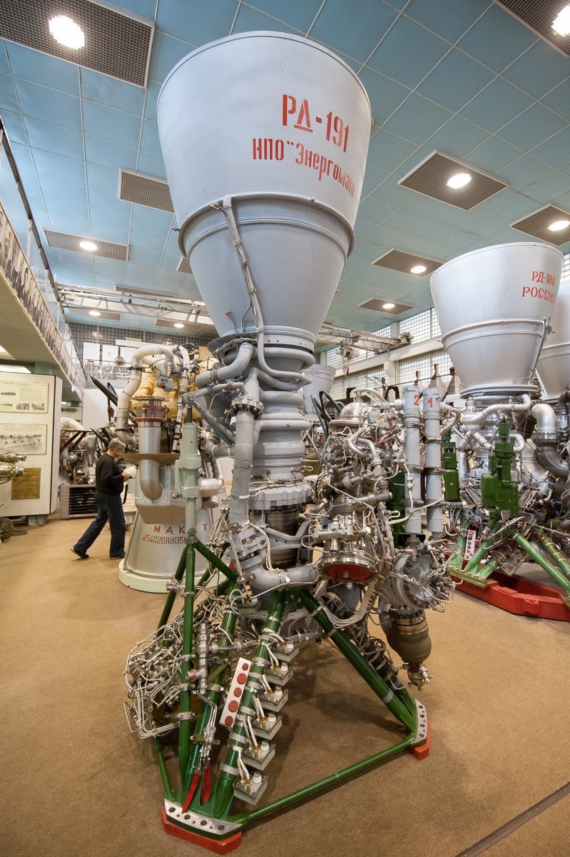 Основной двигатель ракеты "Ангара" РД-191. / Источник фото: Яндекс.Картинки