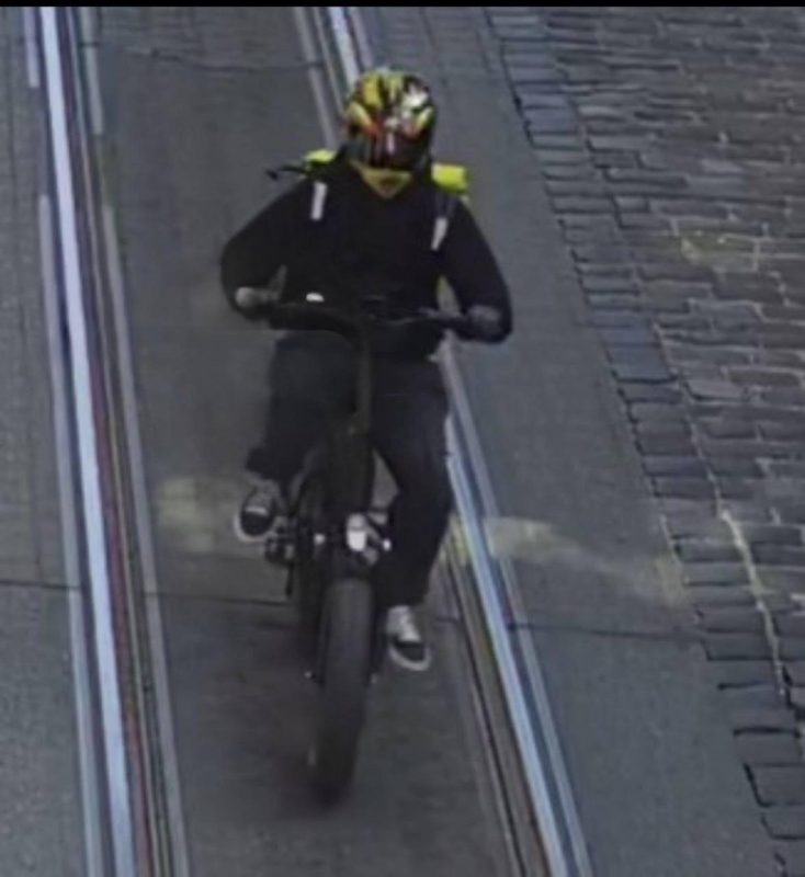    Ликвидатор-курьер спокойно уехал с места убийства