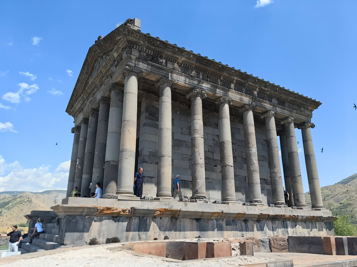 Общий вид Храма Гарни