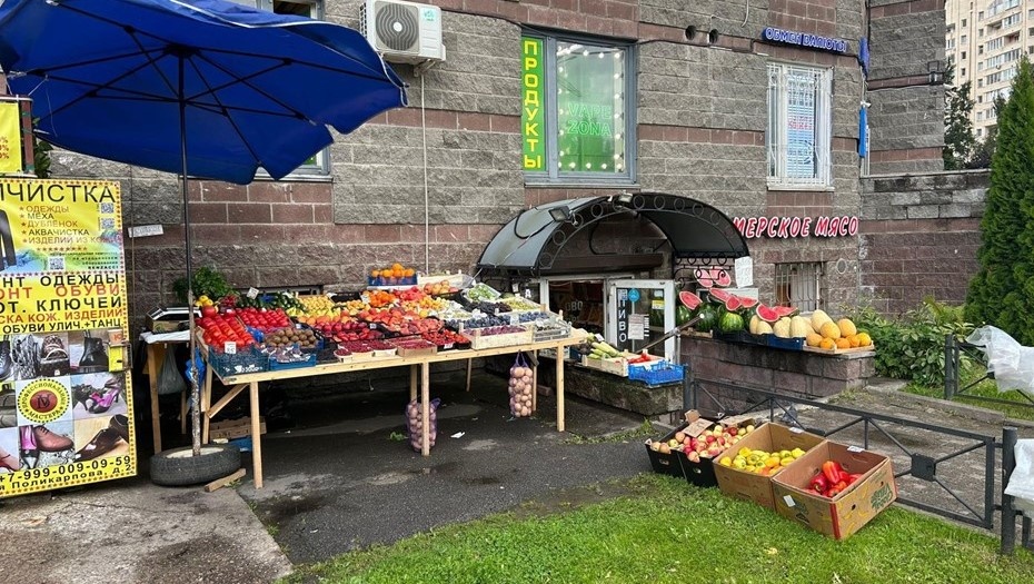    Незаконная продажа овощей и фруктов в Петербурге. Автор фото: Комитет по вопросам законности, правопорядка и безопасности Петербурга.