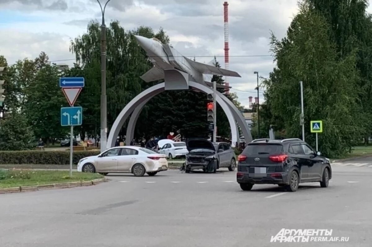    Пермяки сообщили о жёстком ДТП у «МиГа на взлёте»