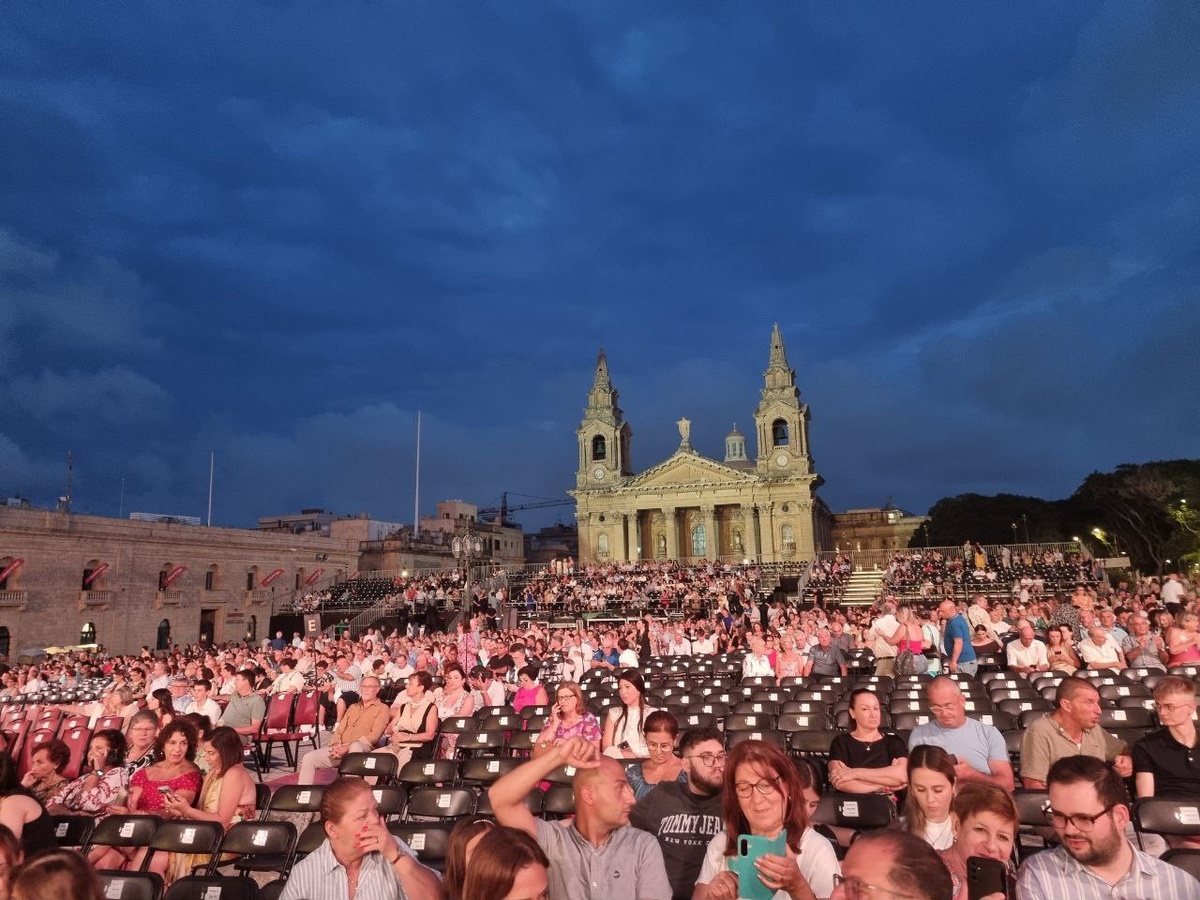 Каменное поле стало концертным залом