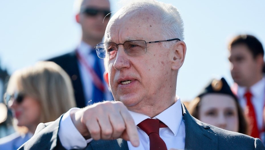    Председатель Следственного комитета РФ Александр Бастрыкин на Сенатской площади перед началом Главного военно-морского парада в честь Дня ВМФ в Петербурге. Автор фото: Владимир Смирнов / ТАСС