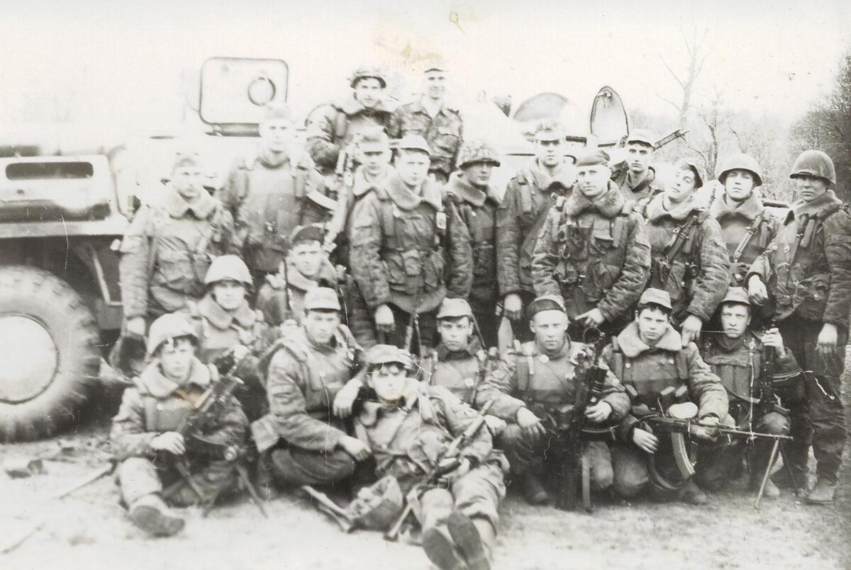 Морские пехотинцы "питерской роты". Балтийск, апрель 1995