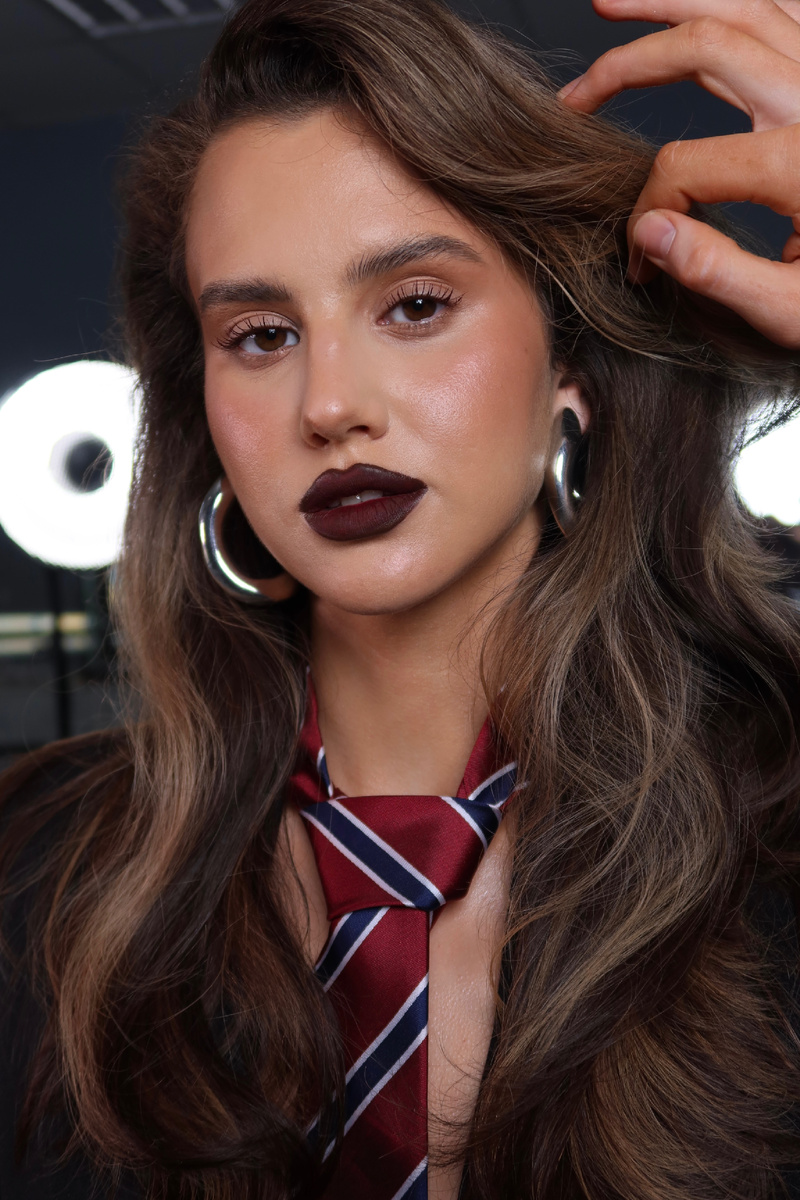 за 7 лет работы моделью я перепробовала тысячи образов и выявила закономерности, которые прибавляют моему юному возрасту пару лишних годков! 