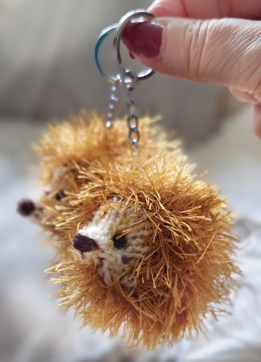 Ёжики могут быть и в таком цвете. Как вам?