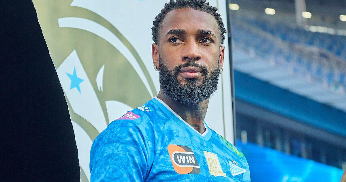 Пишут, что "Зенит" готов рассматривать предложения по Жерсону  (который возмущен ,что его, растренированного, усаживают на скамейку, а не кидаются целовать пятки Дорогому игроку)) от 50 миллионов евро. Если кто купит - будет сделка века - как заработать 20+ миллионов НА ПУСТОМ МЕСТЕ)