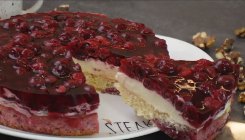 Расскажу как приготовить пирог вкуснее торта. Пирог "Ягодный вихрь" быстрый рецепт в вашу копилочку