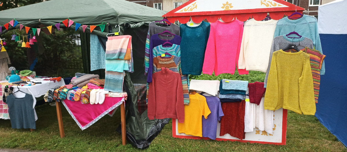 Фото автора. Каждый раз по разному располагаемся на ярмарке. Сегодня получилось так. 