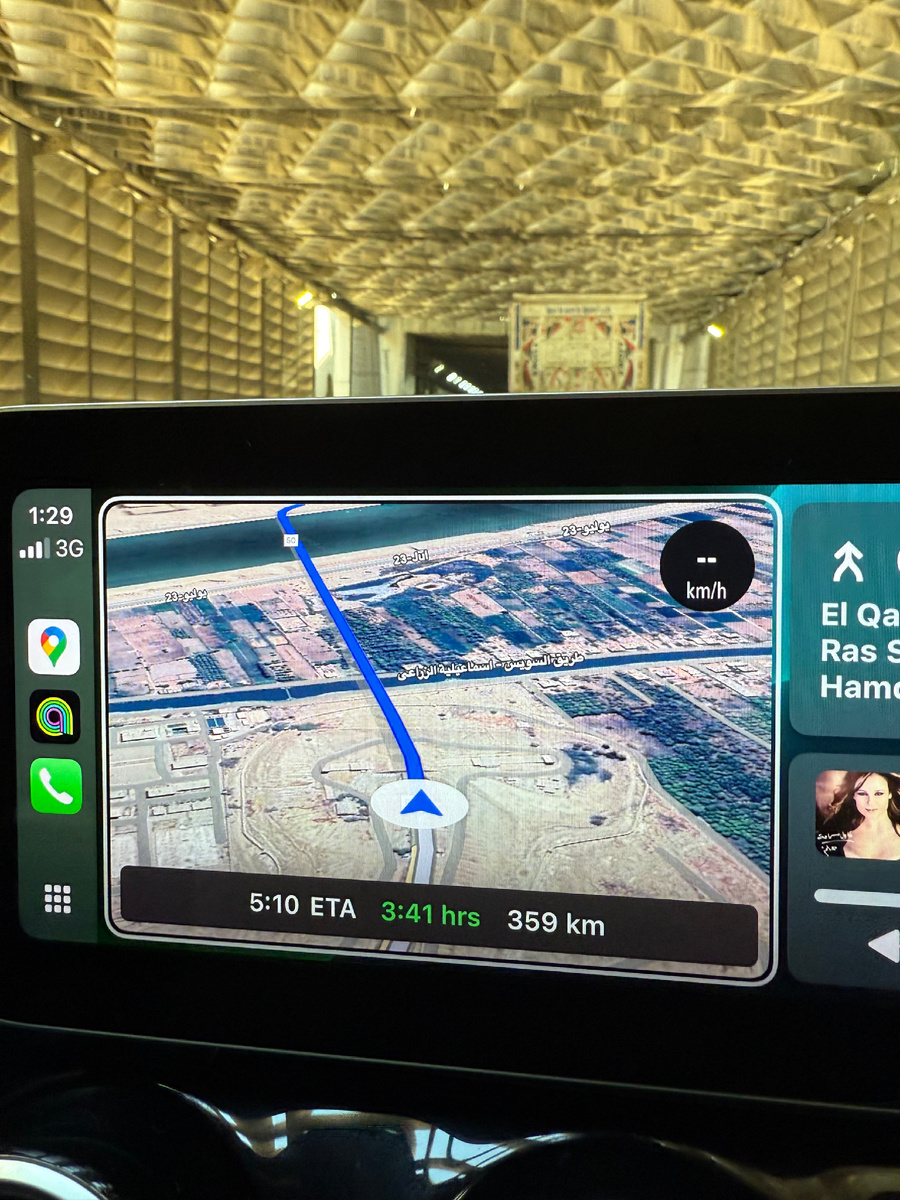 Так выглядит, как будто мы по мосту едем 