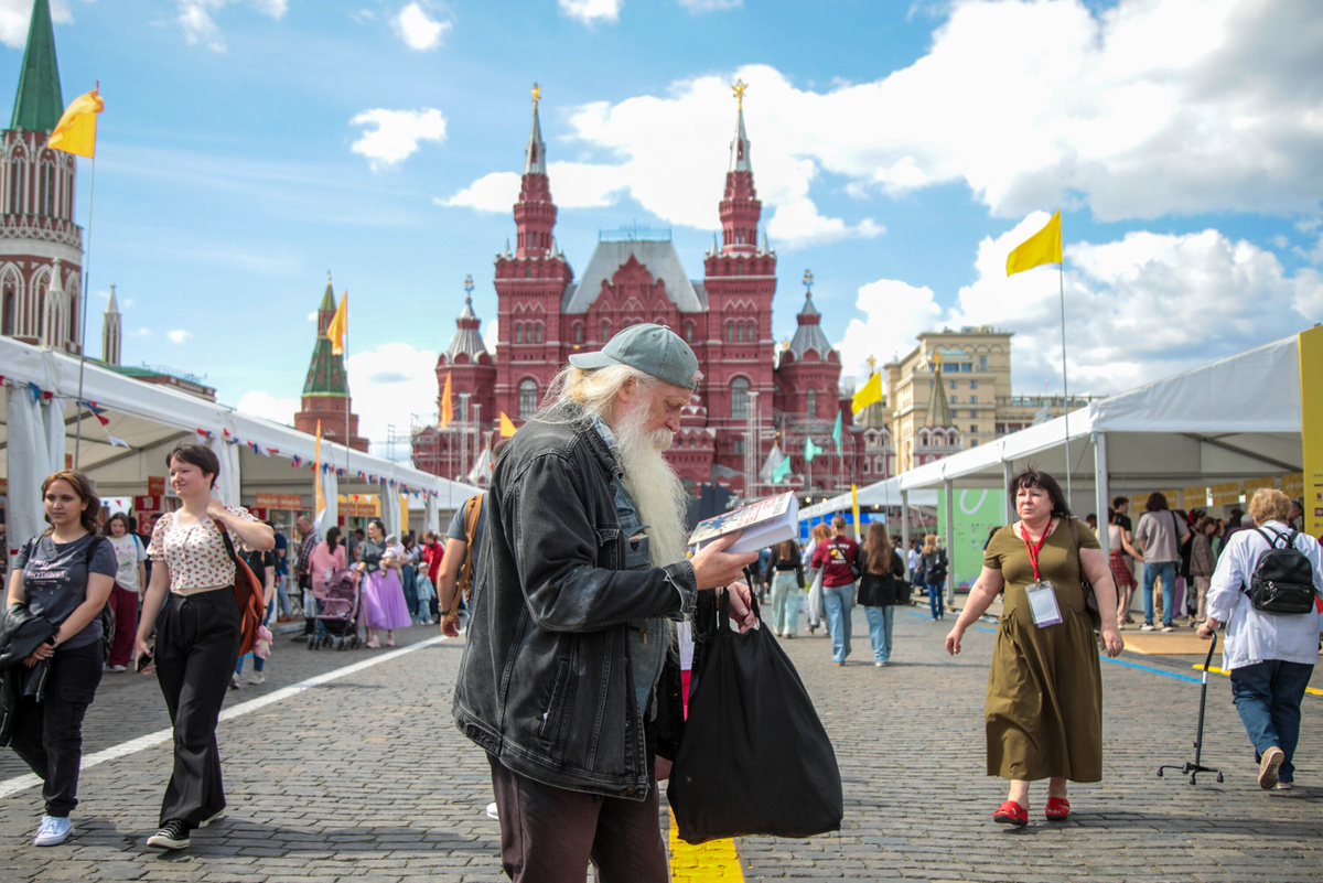 На книжно ярмарке Красная площадь.  Фото: Артур Новосильцев/ Moskva  Agency. 