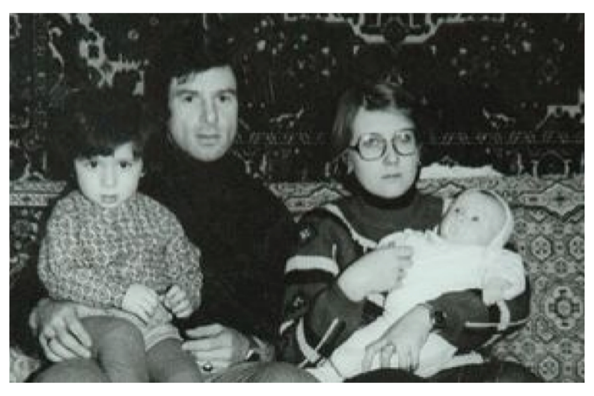Валерий Харламов с женой Ириной, сыном Сашей и дочерью Бегонитой