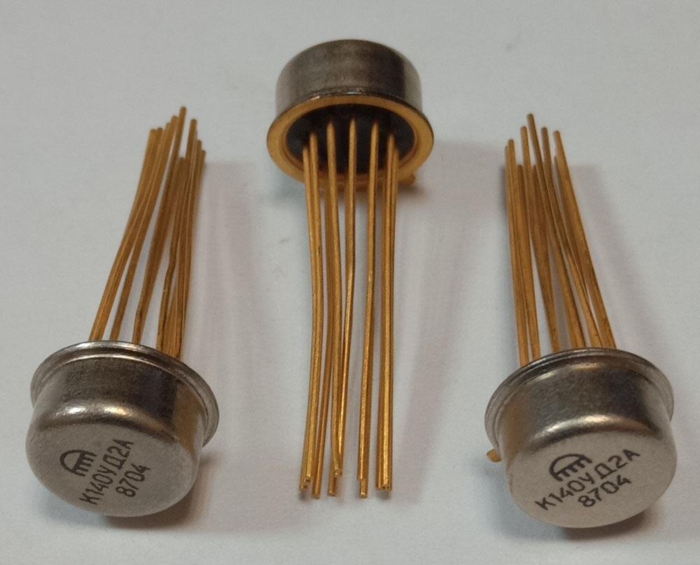 Микросхемы серии 140УД… («золотые жуки») (фото из Яндекс картинок)