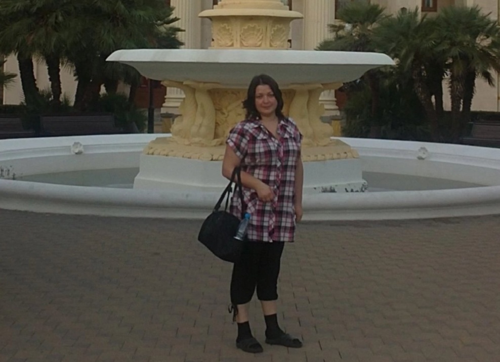 Автор канала приблизительно десять лет назад в Сочи на Морвокзале