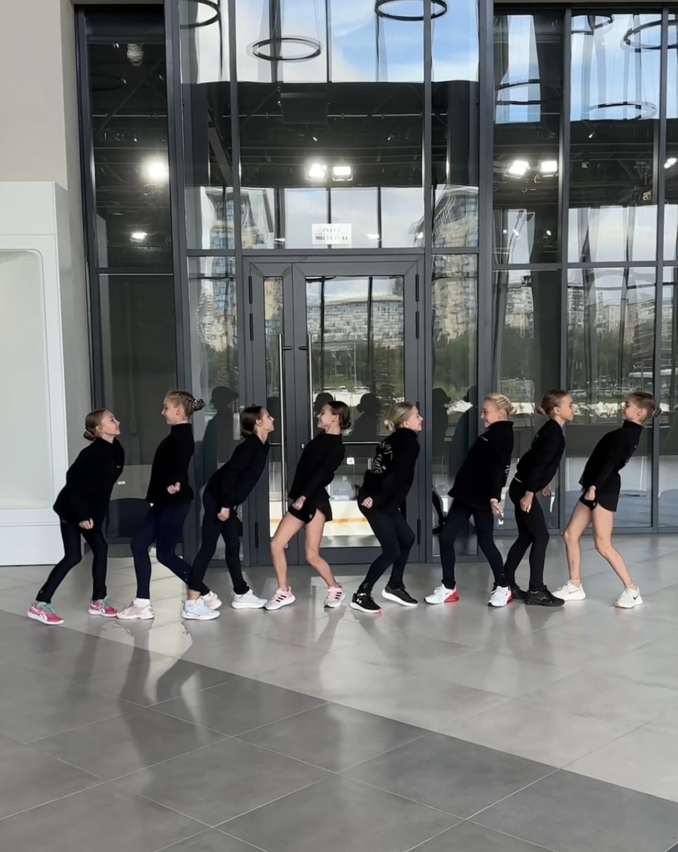 Скриншот из видео команды Этери Тутберидзе 