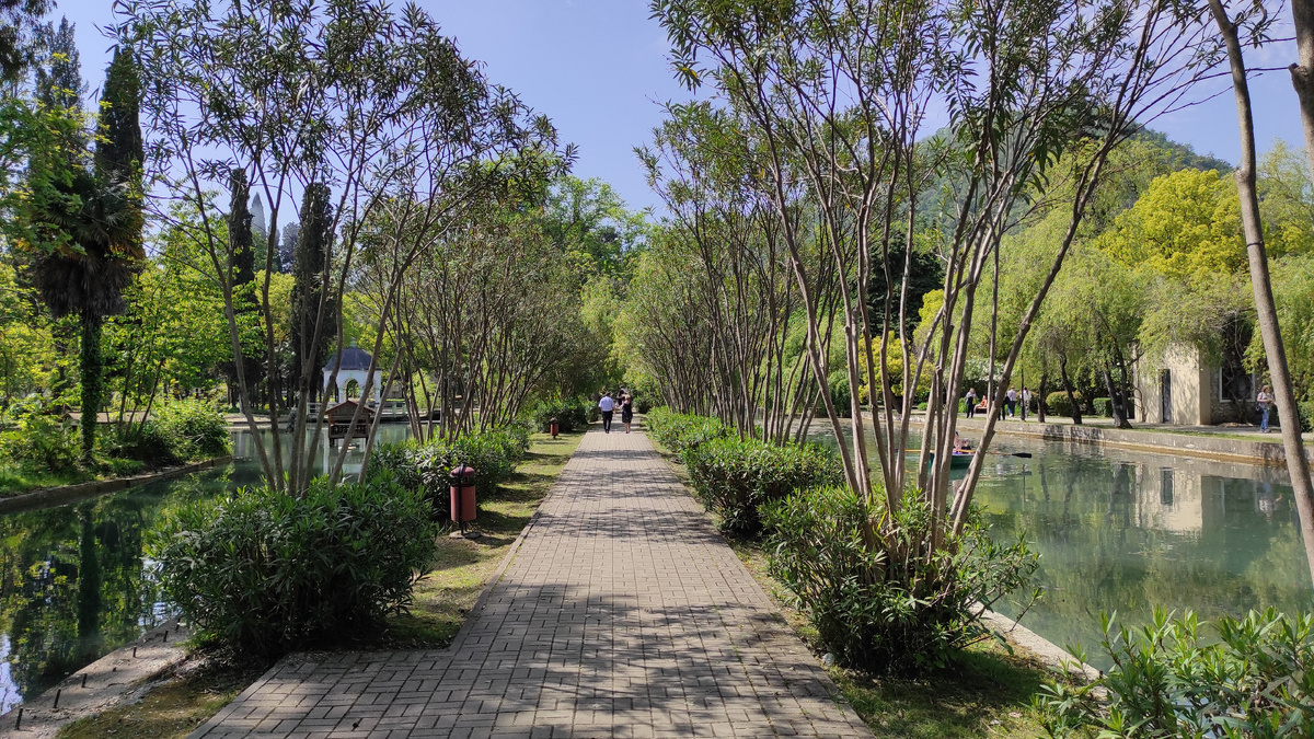 Впереди много интересного. Новый Афон. Фото: Кирилл Полиенко/Polienko: путешествуем вдвоём