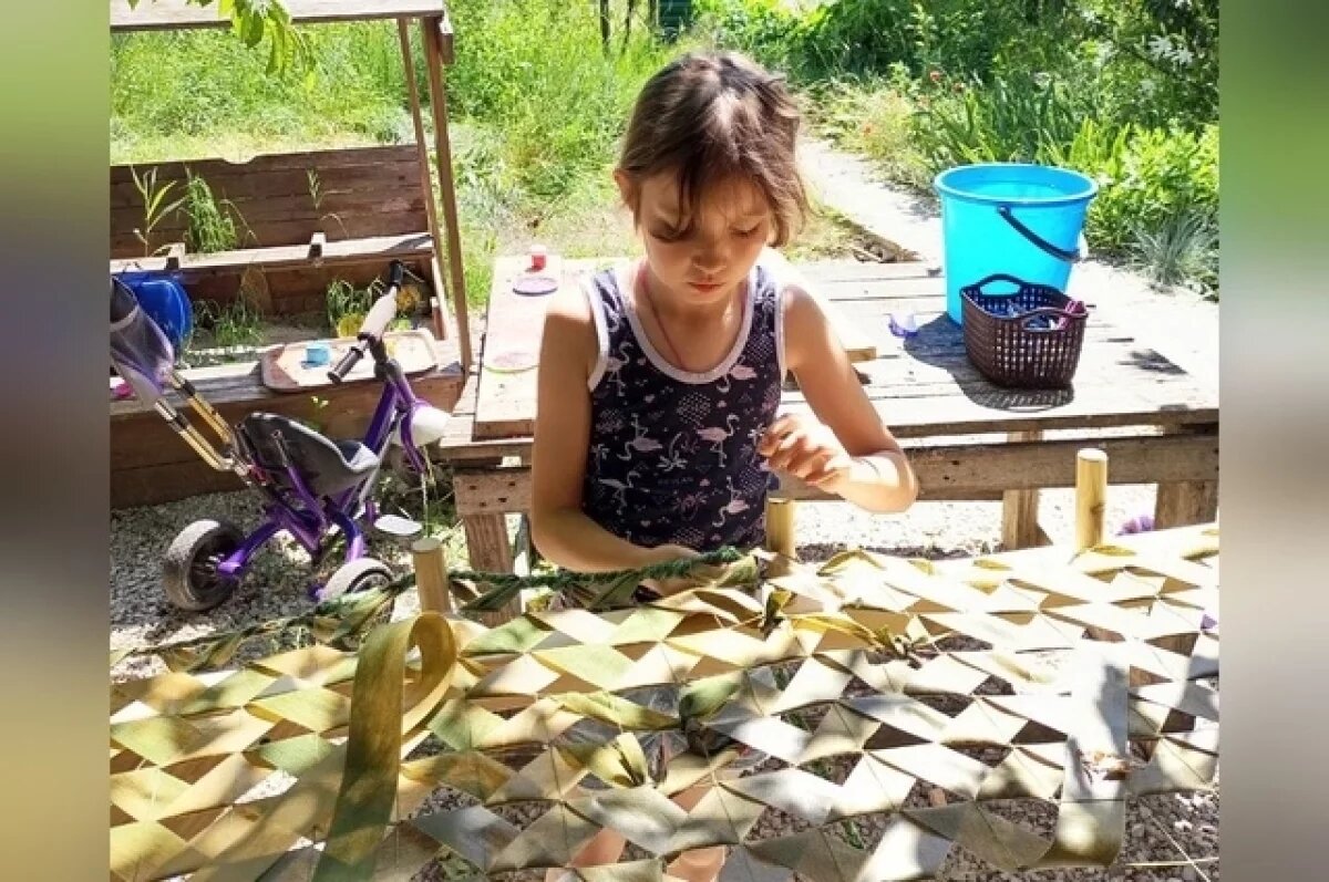    Николь освоила плетение сетей, но готовить любит больше.