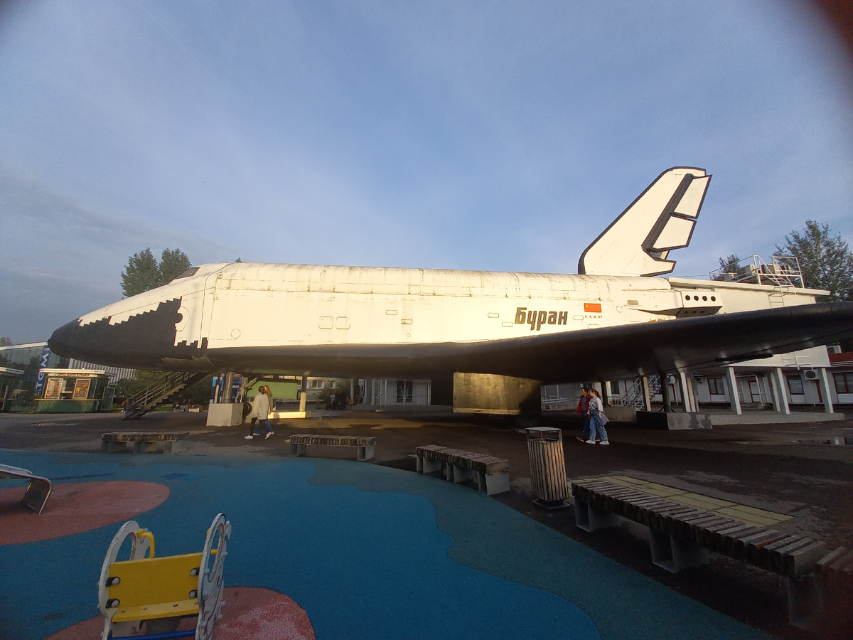 Вид на Буран со стороны детской площадки