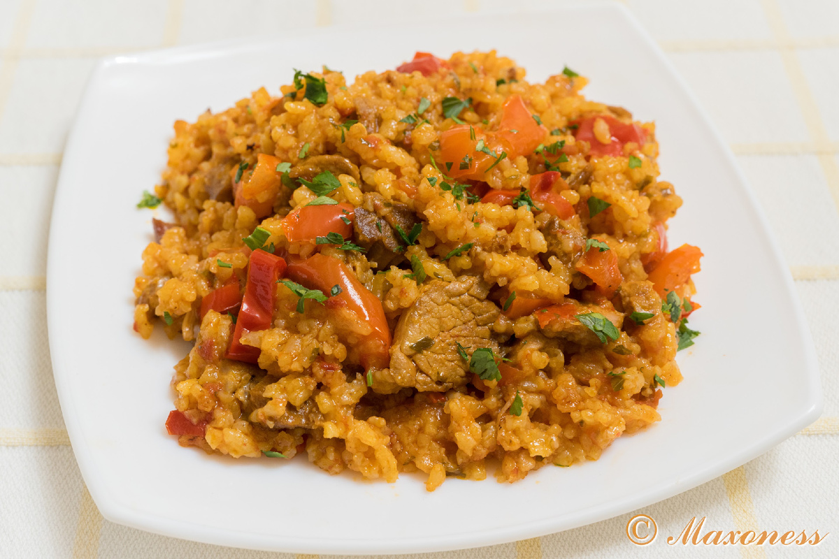 Рис со свининой и овощами (Arroz Murciano). Испанская кухня
