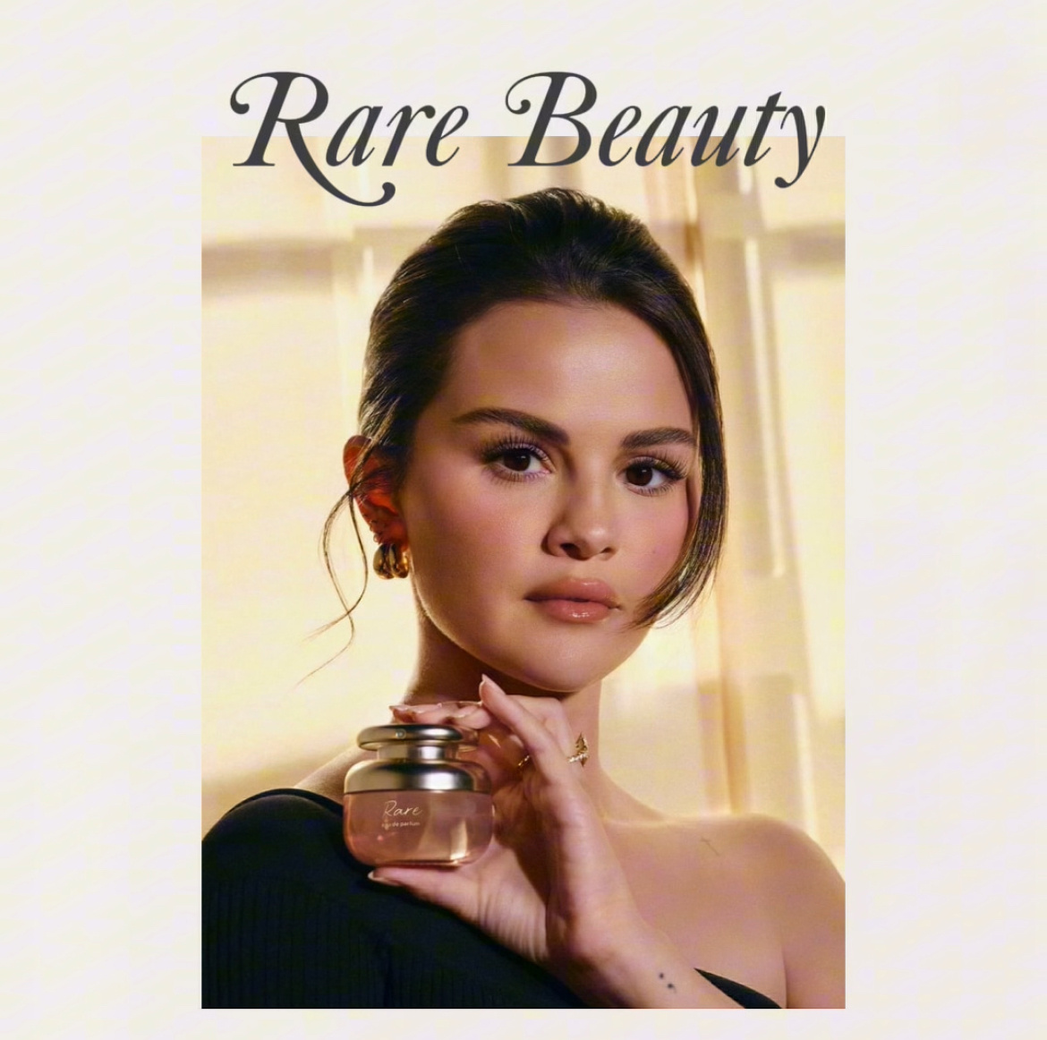 Селена Гомес с Rare Eau de Parfum - Image via RareBeauty.com