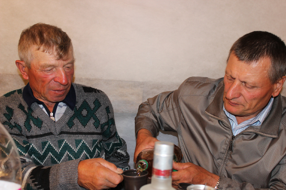 Русские мужики... В сибирском селе.