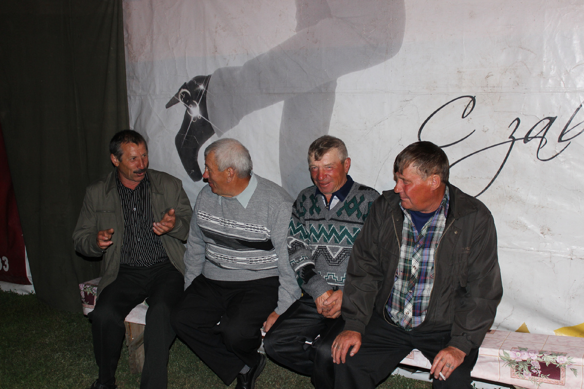 Русские мужики... В сибирском селе.