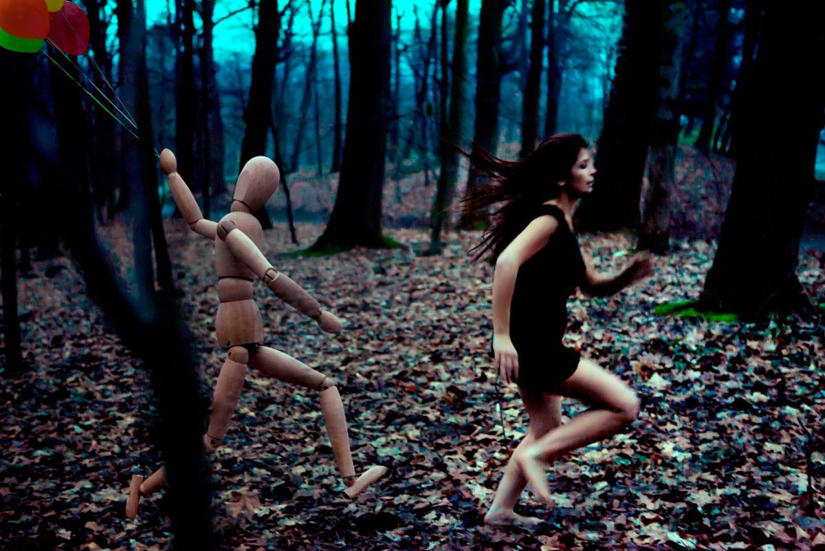 Восторг уступает место холоду, сарказму или презрению