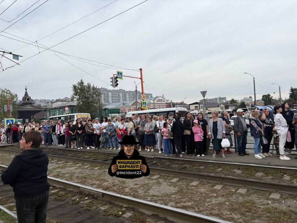    Барнаульцы не смогли спокойно разъехаться после Дня города. Источник: "Инцидент Барнаул"