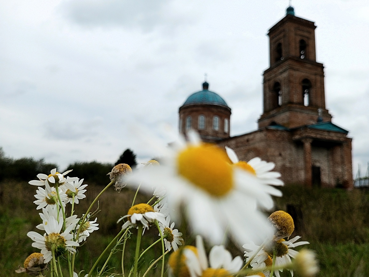 Старая церковь. Снимок сделан в с.Дерюшево Малмыжского района.