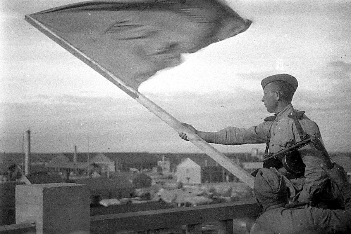    Победный флаг над Найро.