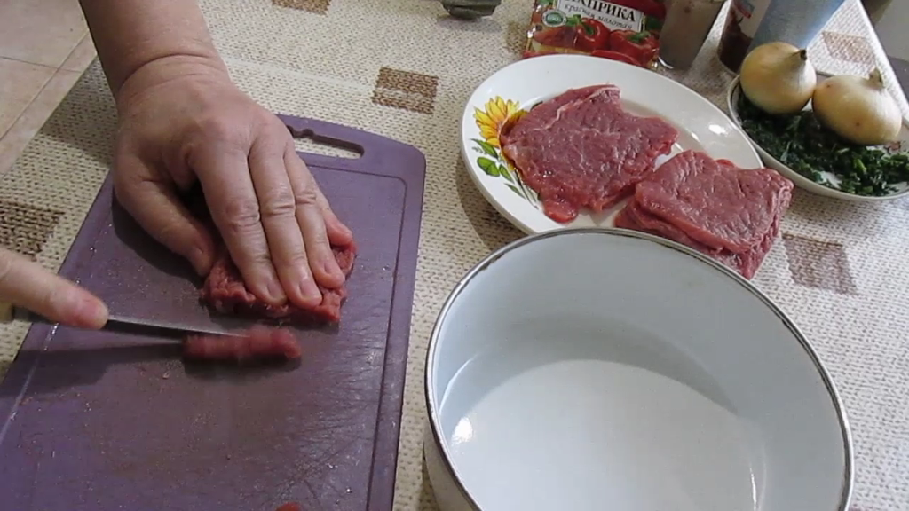 Нарезка мяса.